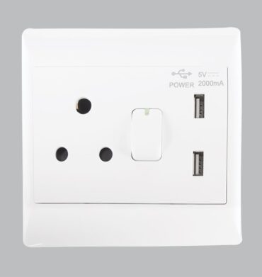 EPL323 16A Plug +USB 5V Each 4x4 Metro Menlyn